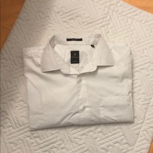 ❌❌SOLD❌❌White Van Heusen Men’s button down shirt